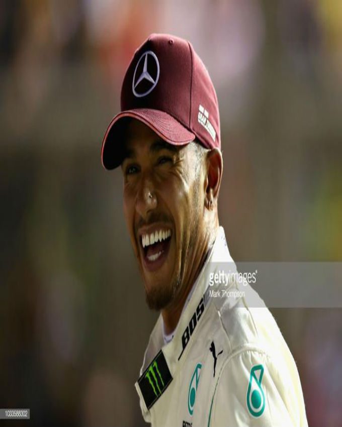 Mercedes-AMG-Petronas-Lewis-Hamilton-2018-Special-Edition-Cap-Singapore-4
